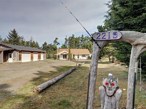 3rd image of 2219 Bay Ave