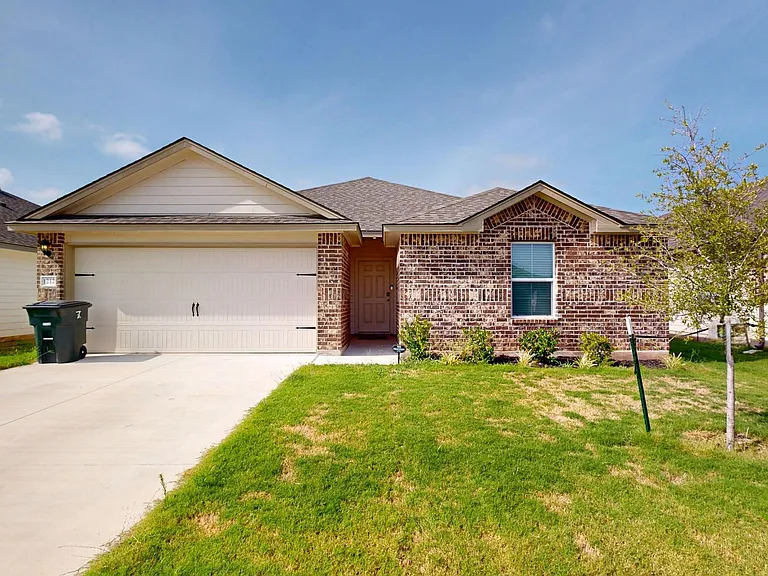 1212 Rolling Thunder Dr — Photo 1