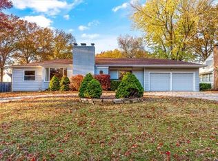 1212 Meadow Lake Pkwy, Kansas City, MO 64114