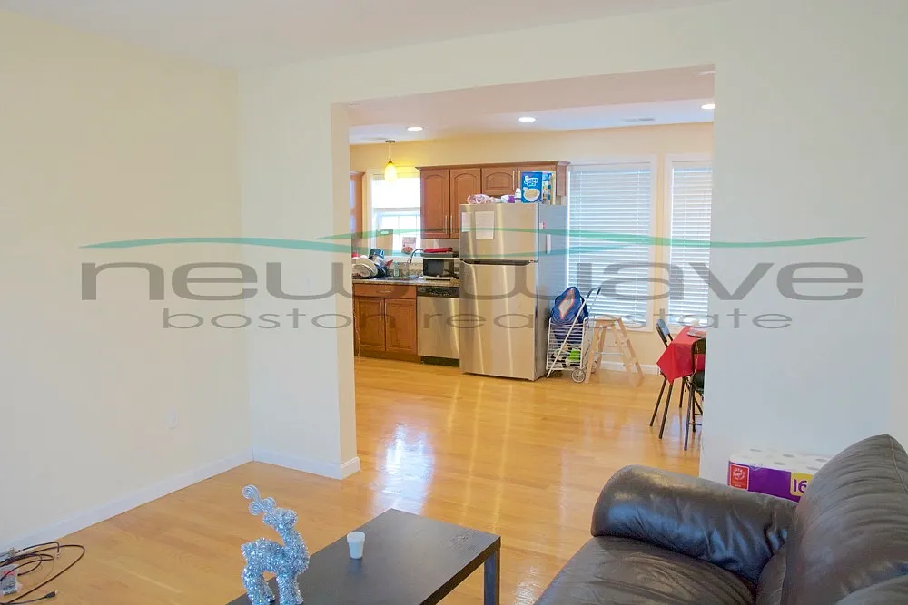 3 bed, 1000 sqft, $4,500 — Photo 2