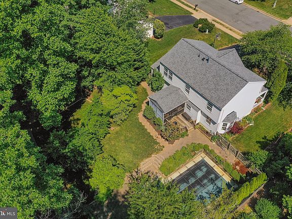 4th image of 9 Montgomery Dr