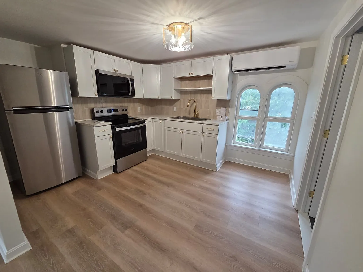 207 Cohannet St — Photo 2
