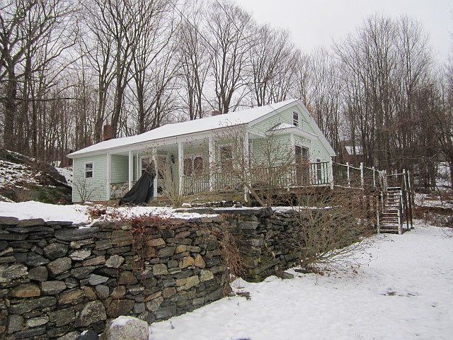 2nd image of 1284 Main St