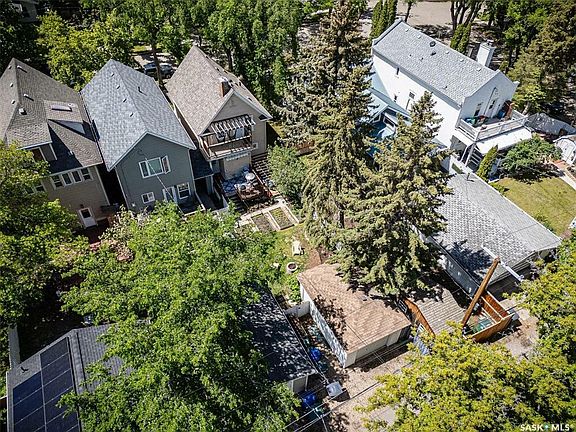 3rd image of 732 8th Ave N