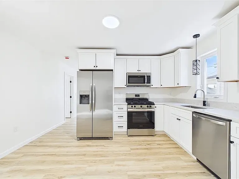 33 Crapo St #1 — Photo 2