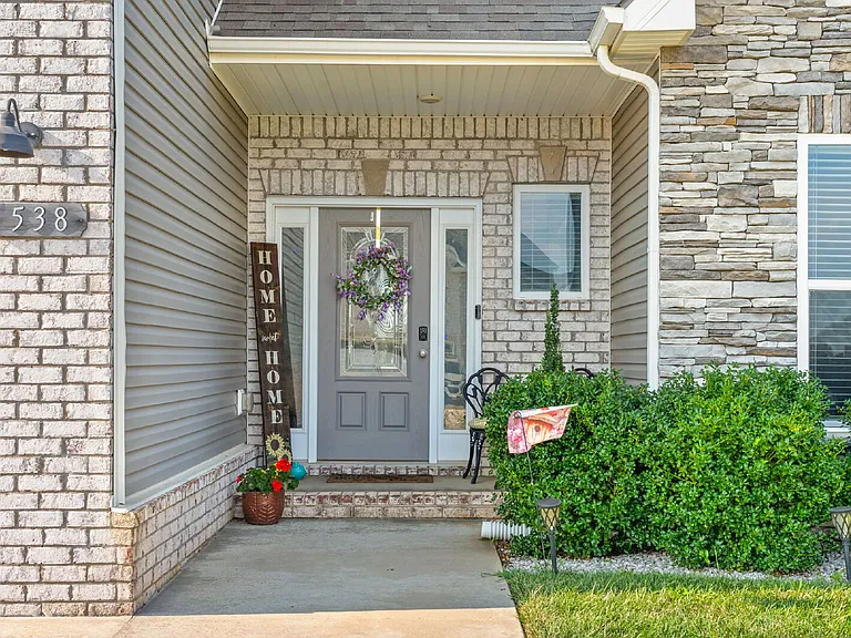 538 Fieldview Way — Photo 2