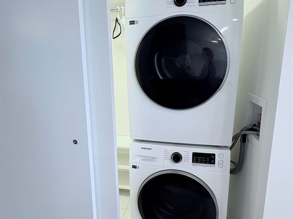 2 bedroom rental in Surrey — photo 16