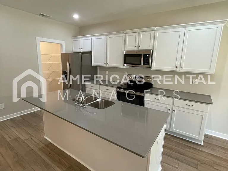 459 Troubadour Ln — Photo 8