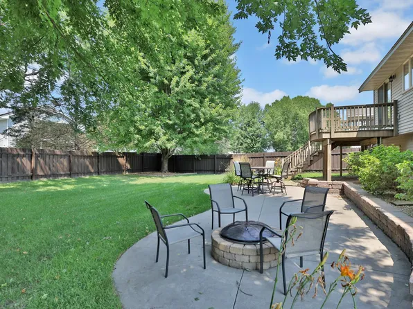 1098 Heather Dr, Woodbury, MN 55129