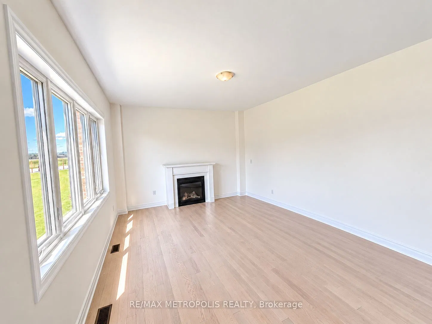 5 bed, $3,950 — Photo 3