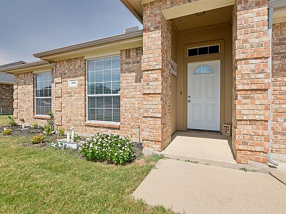 4th image of 1809 Millbrook Dr