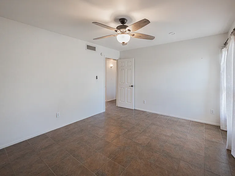 6008 W Augusta Ave — Photo 16