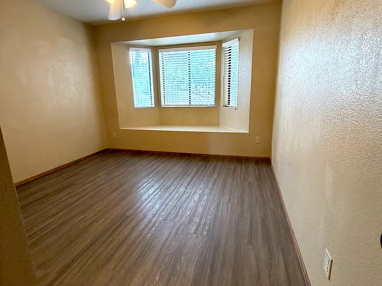 5717 E Evergreen St — Photo 13