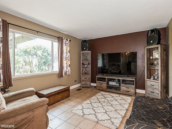 2nd image of 5332 Cinema Dr E