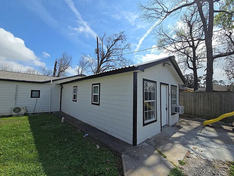 9010 Linda Vista Rd #D — Photo 11