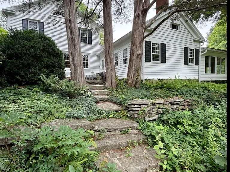 320 Valley Rd — Photo 8