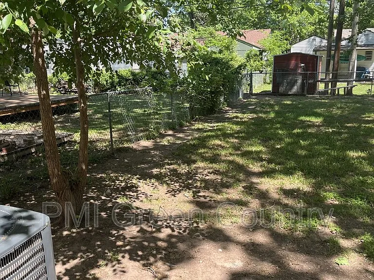 5523 S Madison Ave — Photo 16