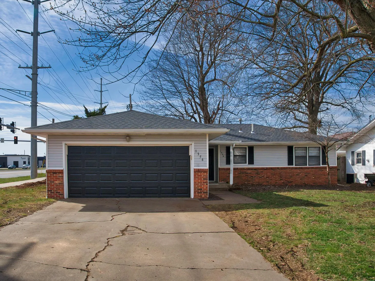 3 bed, 1259 sqft, $1,650 — Photo 1