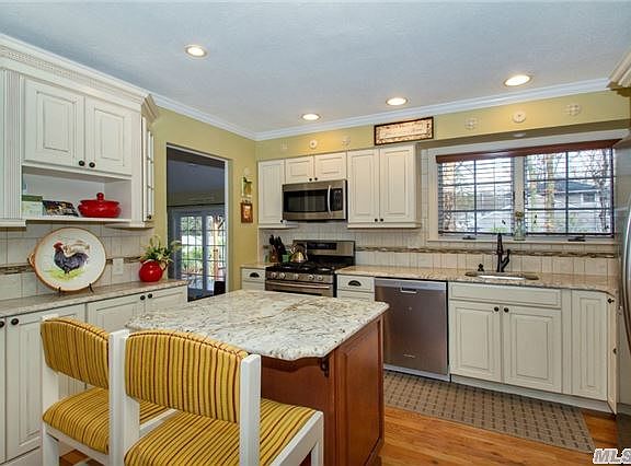 5th image of 35 Glenwood Dr