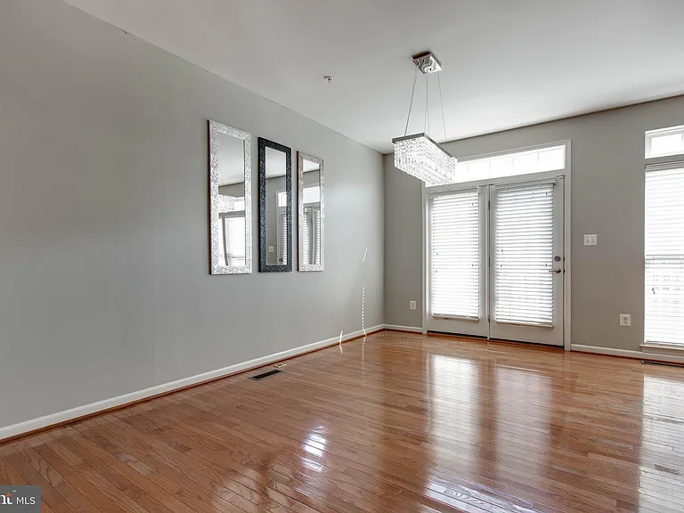 1739 Theale Way — Photo 22