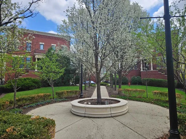 (undisclosed Address), Elgin, IL 60120