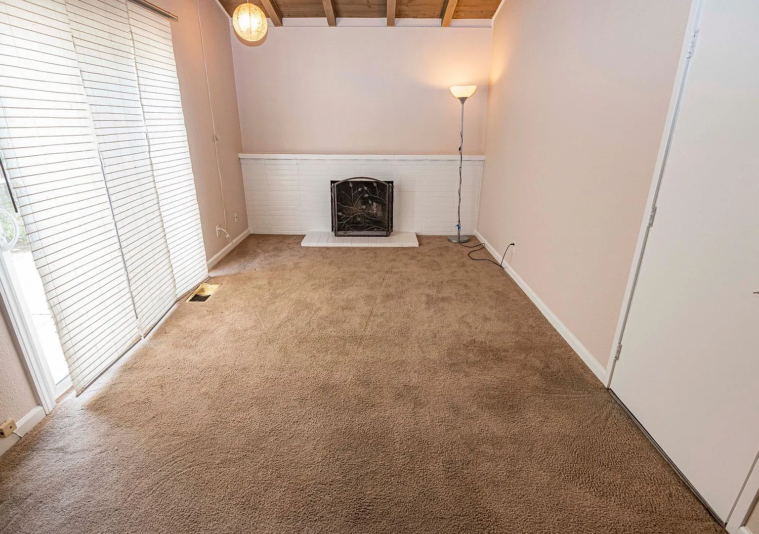 Perfectly located 3/2 Cambrian Park Home - 4384 Camden Ave San Jose — Photo 4