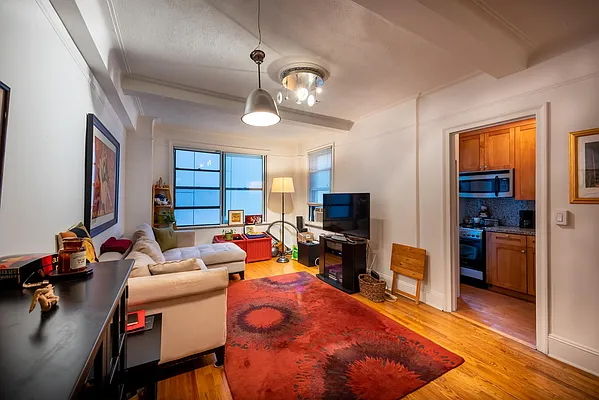 Rented by WIRE International Realty | media 18