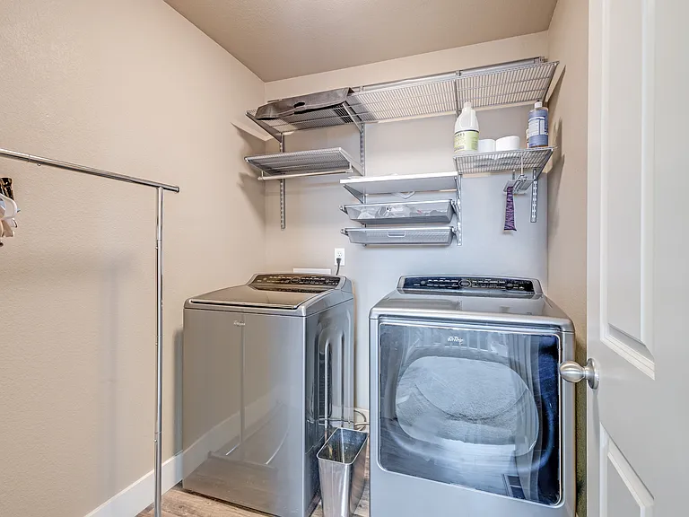 1516 Solitaire St — Photo 29