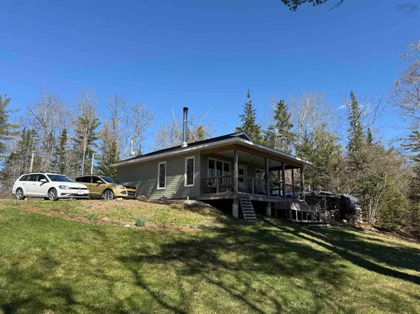 100 Red Hill Rd, Lunenburg, NS B0T 1X0