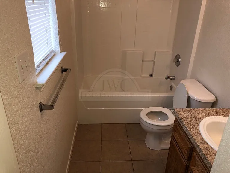 502 Primrose Dr — Photo 16