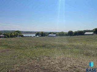 Rolling Hill Dr, Springfield, SD 57062