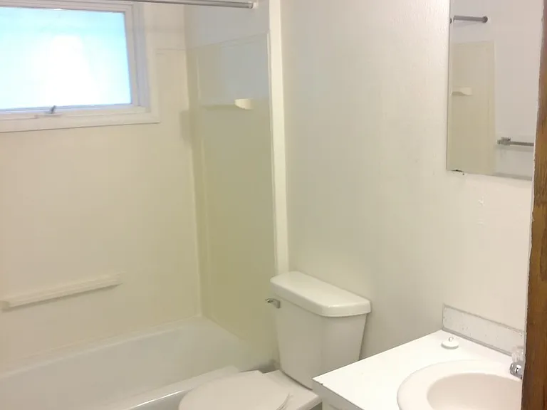 2110 Melrose Ct — Photo 7