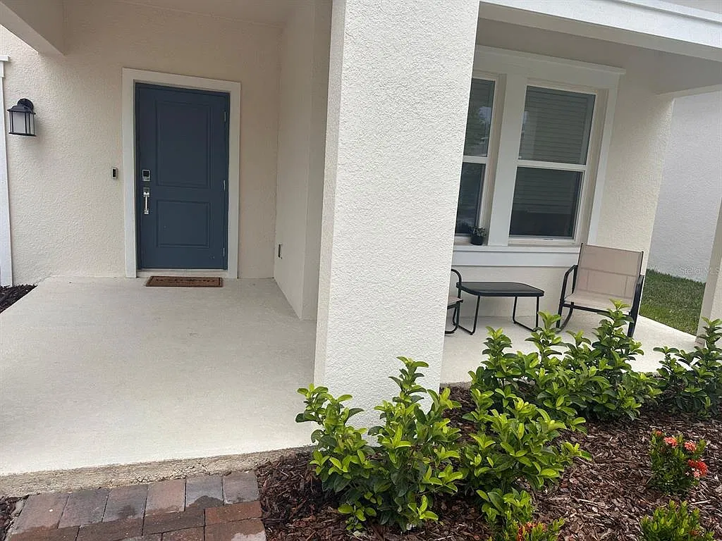 4 bed, 2.5 bath, 2700 sqft, $3,100 — Photo 2