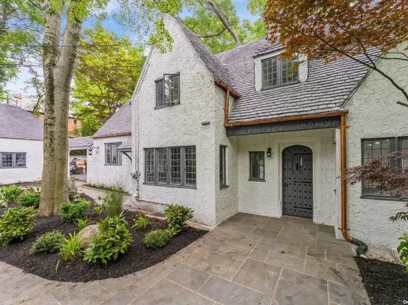 211 Downing Avenue, Sea Cliff, NY 11579