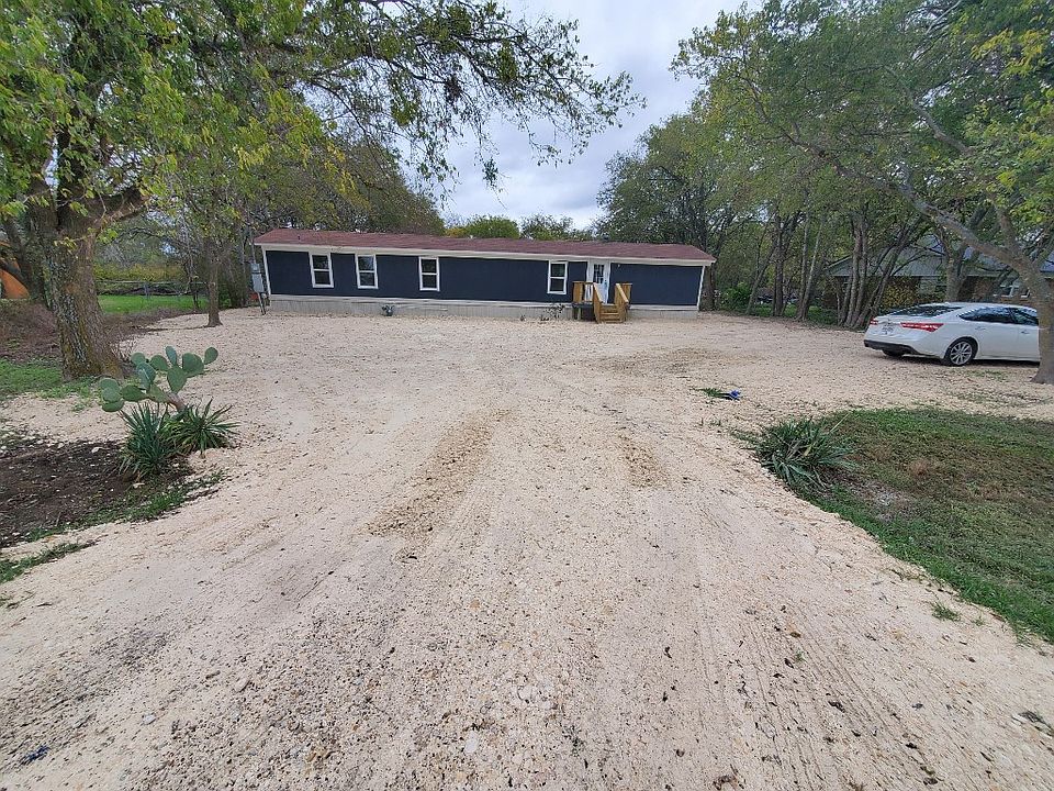 1st image of 402 W Criner St