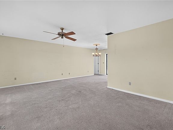 4th image of 1634 Country Club Blvd