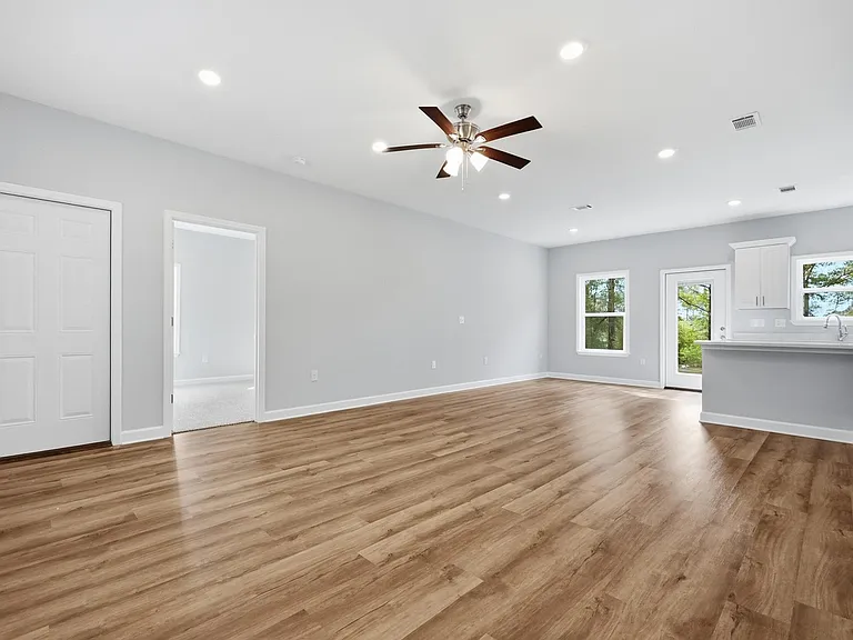 2588 Kingston Rd — Photo 4