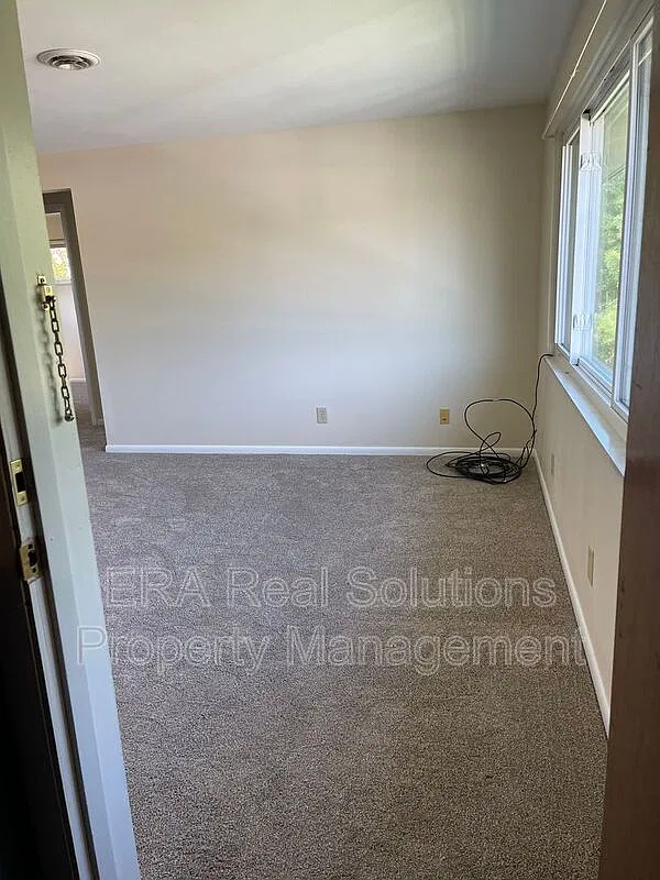 2 bed, 1.0 bath, $890 — Photo 2