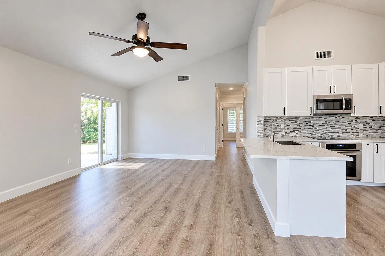 3 bed, 2.0 bath, 1103 sqft, $3,600 — Photo 4