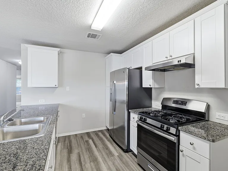 13755 Bradford Park — Photo 10