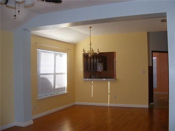 4th image of 2417 Kelton St