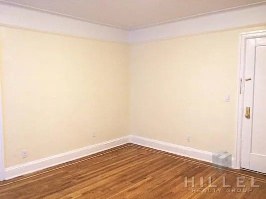 Rented by Hillel Realty Group | media 15