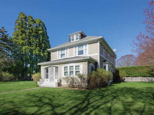 80 Lewis St, Southampton, NY 11968