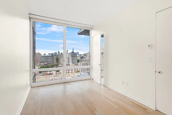 Rented by Coldwell Banker Warburg | media 13