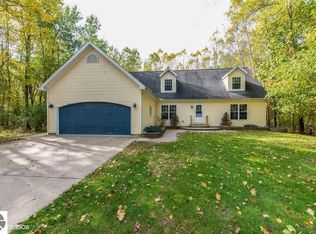 991 Duquesa Dr, Weidman, MI 48893