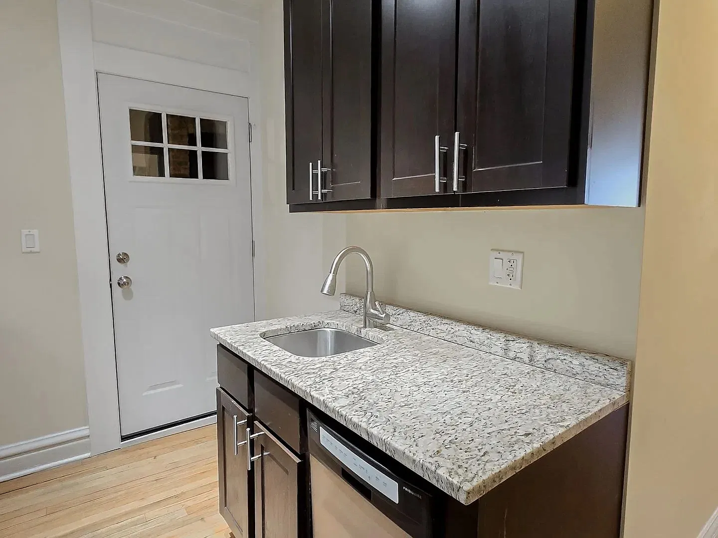 2 bed, 695 sqft, $2,295 — Photo 3