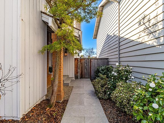 4th image of 179 Oyster Pond Road