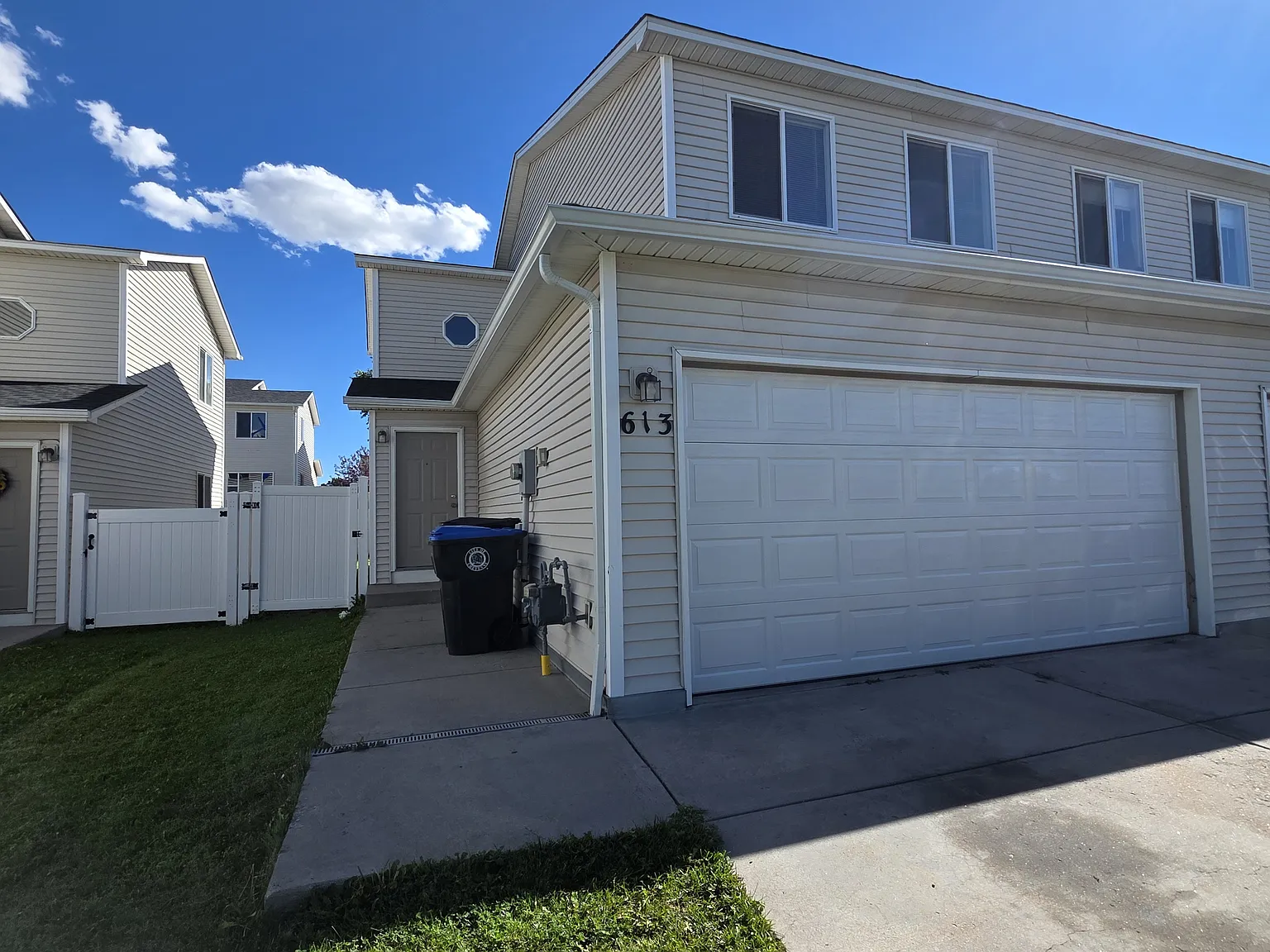 3 bed, 2.5 bath, 1482 sqft, $1,825 — Photo 1