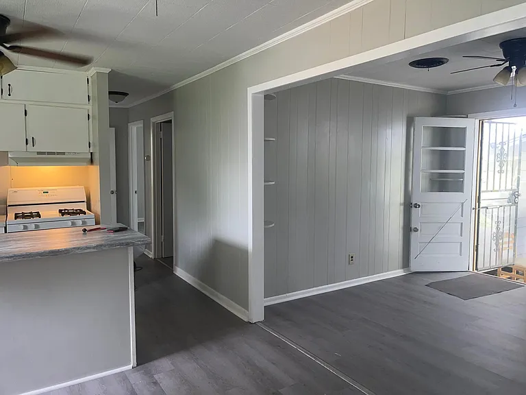 156 Napoleon St — Photo 4
