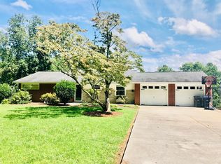 3911 Skyland Dr, Kingsport, TN 37664